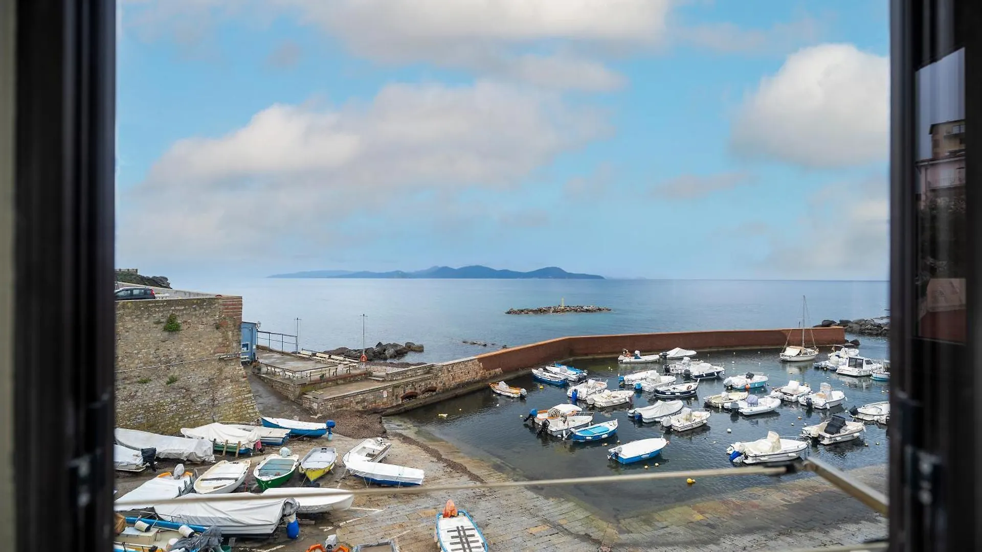 Sea View In The Heart Of Piombino Apartman