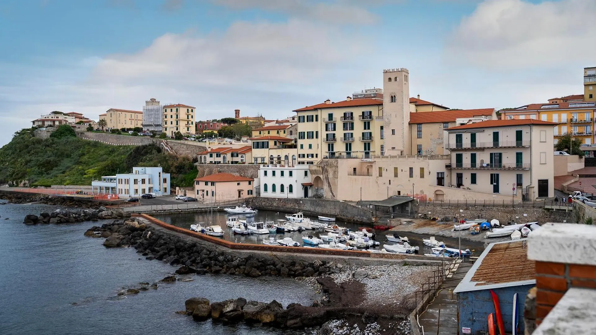 Sea View In The Heart Of Piombino Apartment