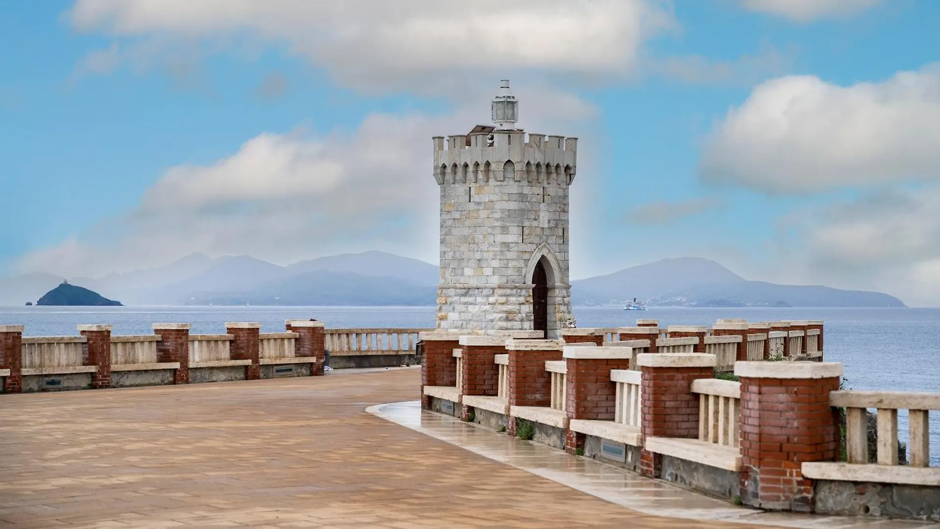 Sea View In The Heart Of Piombino Apartman
