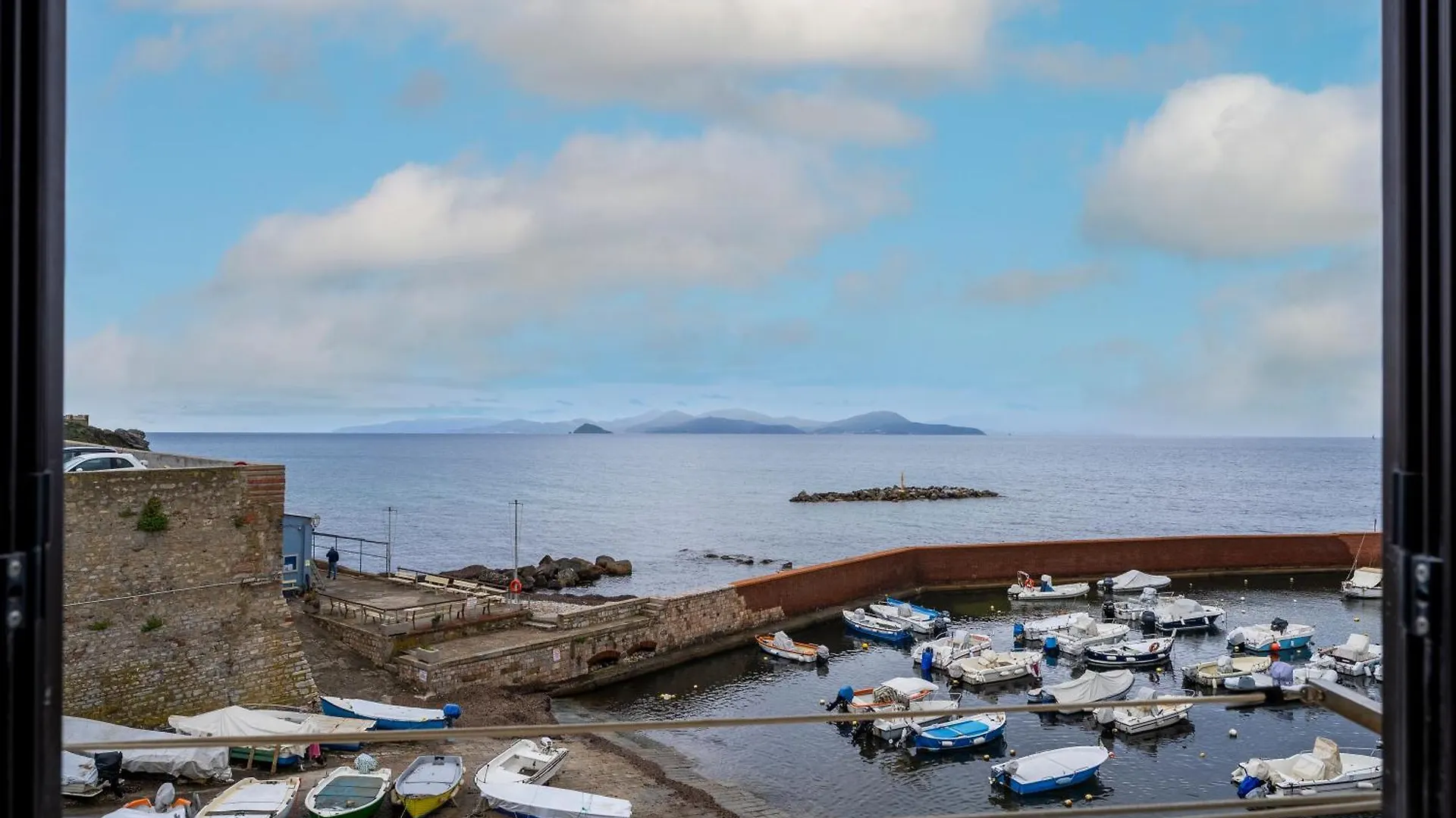 Sea View In The Heart Of Piombino Apartman