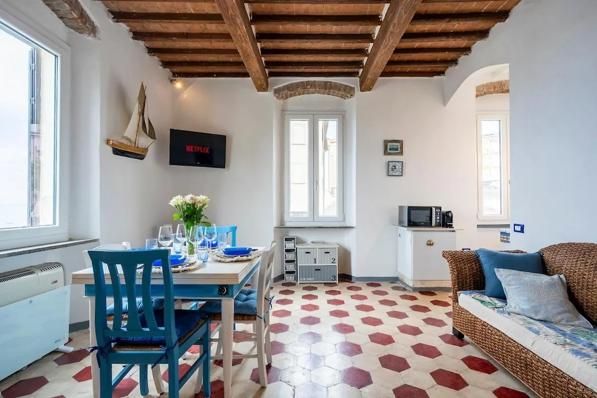 Sea View In The Heart Of Piombino Apartman