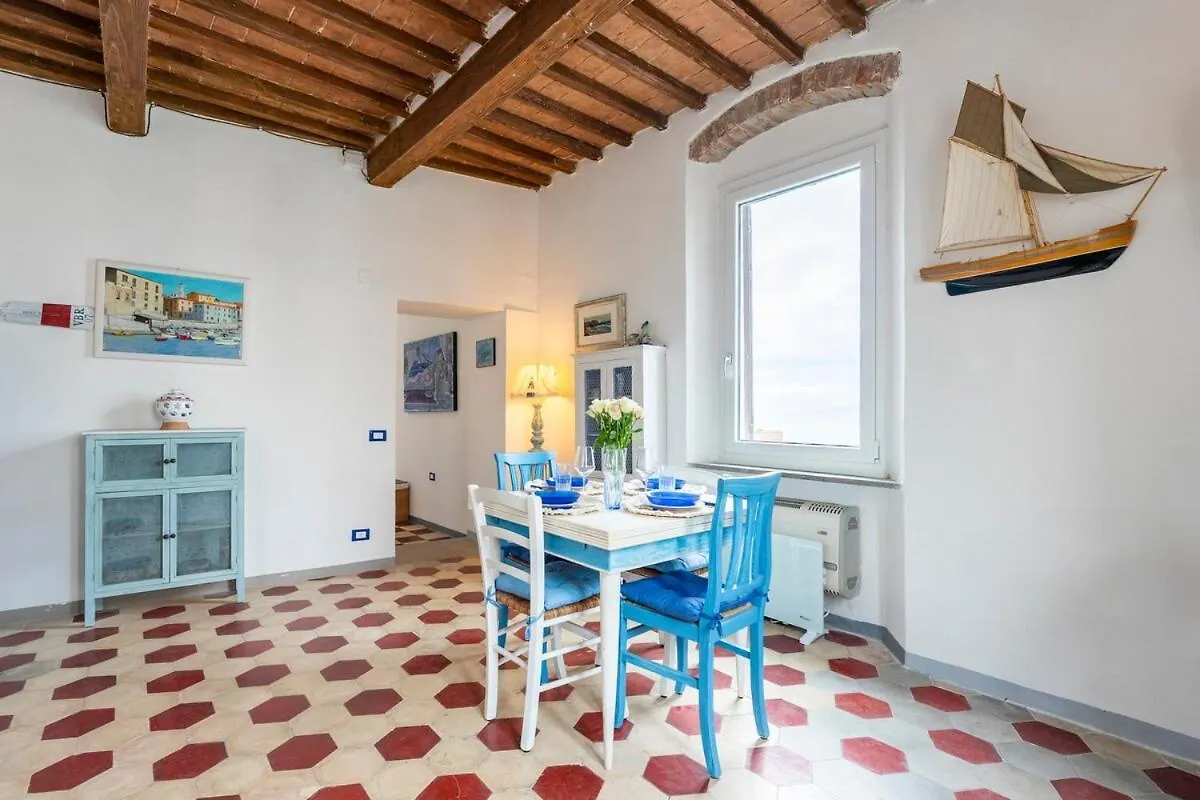 Sea View In The Heart Of Piombino Apartman
