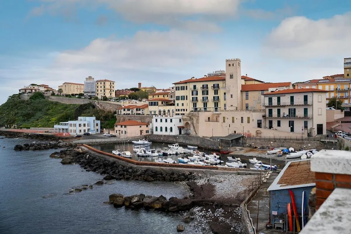 Sea View In The Heart Of Piombino Apartman