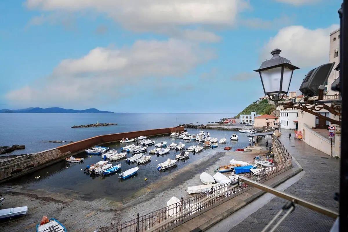 Sea View In The Heart Of Piombino Apartment
